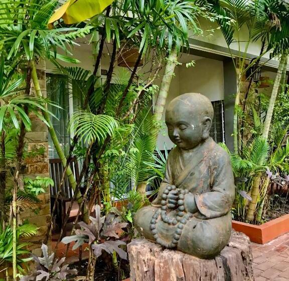 هتل Rata Boutique