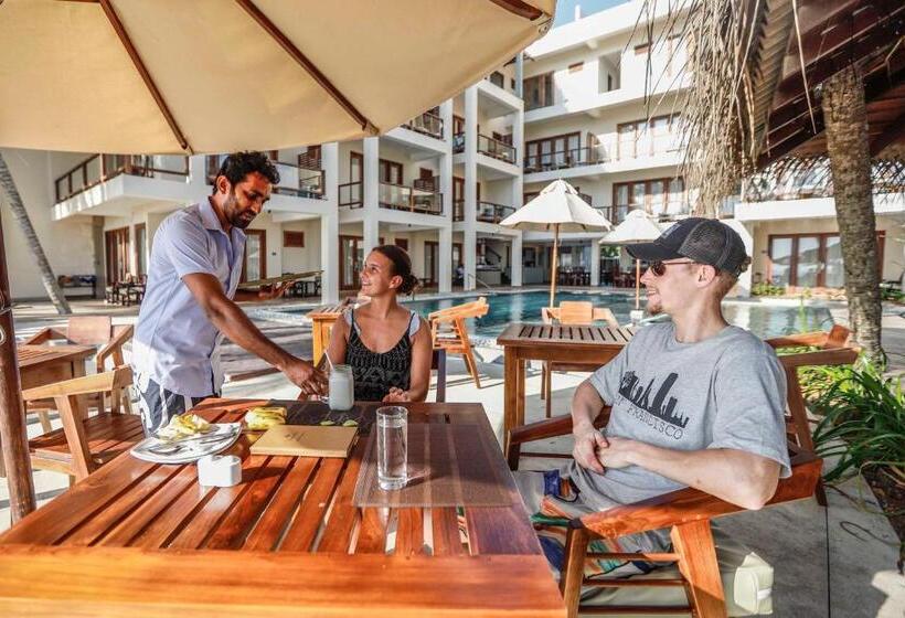 酒店 Sapphire Seas Beachfront