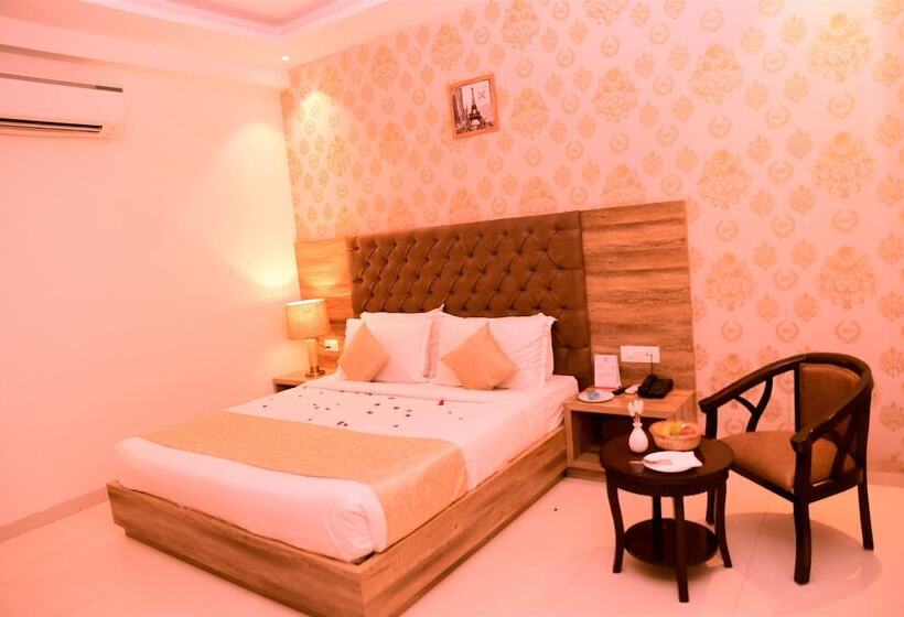 هتل The Vegas By De Pavilion, Delhi Airport