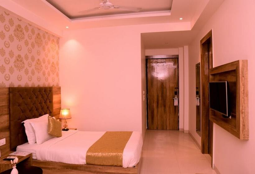 هتل The Vegas By De Pavilion, Delhi Airport