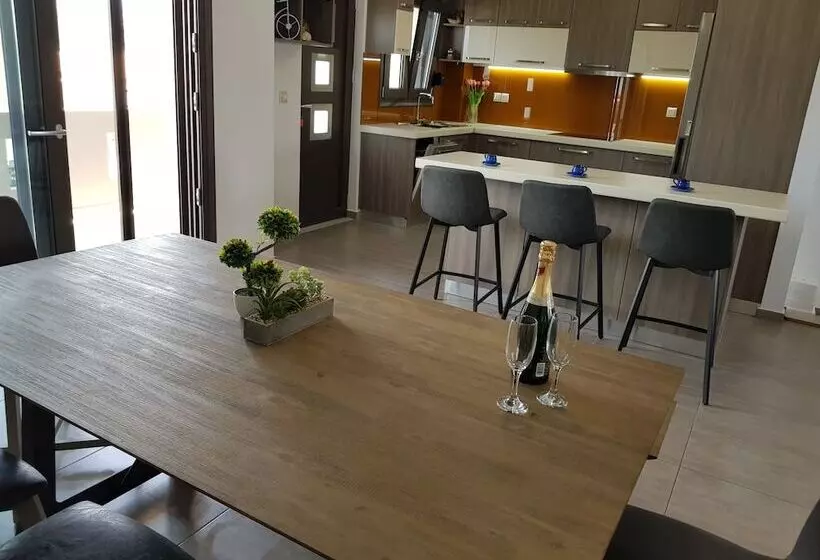 ペンション Angela S Sea View 3 Bd House