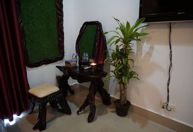 پانسیون Woodrootsbanteaychhmar