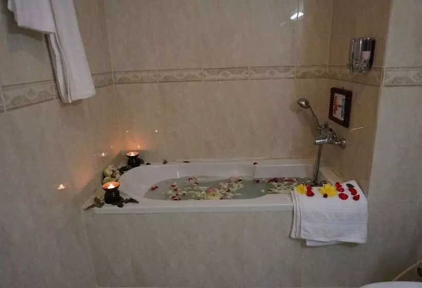 پانسیون Woodrootsbanteaychhmar