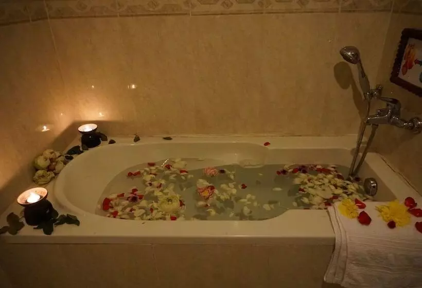 پانسیون Woodrootsbanteaychhmar