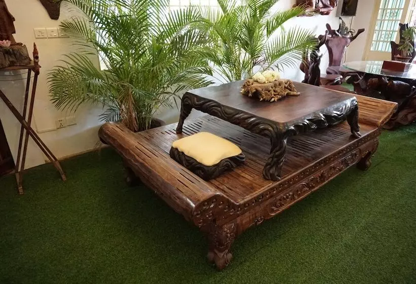 پانسیون Woodrootsbanteaychhmar