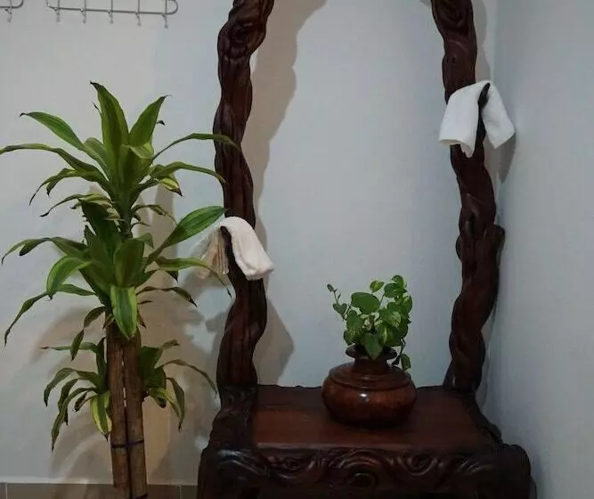 پانسیون Woodrootsbanteaychhmar