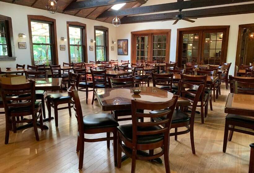 فندق Gordon Beach Inn