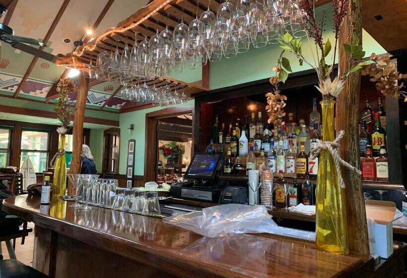 فندق Gordon Beach Inn