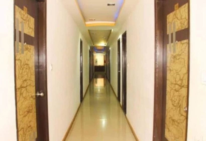 هتل I Cloud  Sri Sai Inn