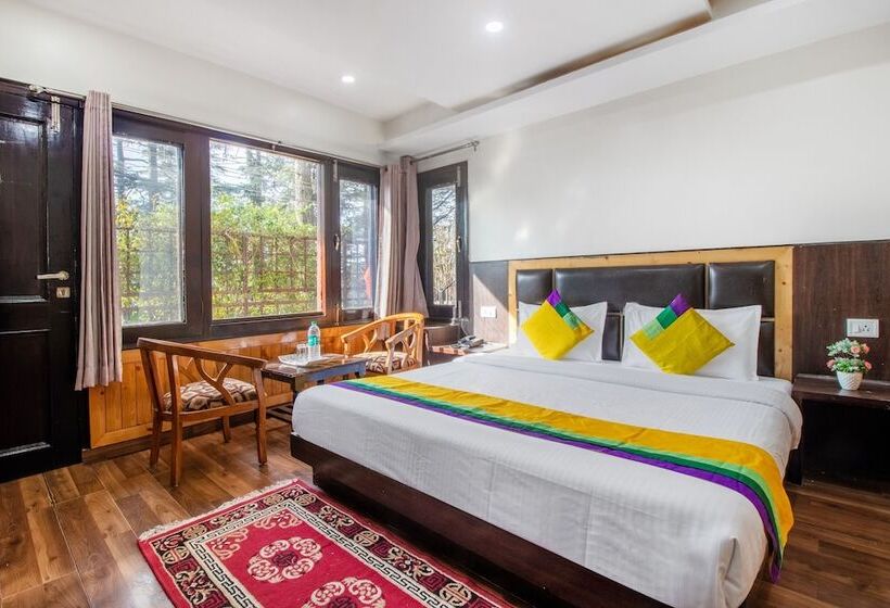 Itsy Hotels Avantika With Forest View