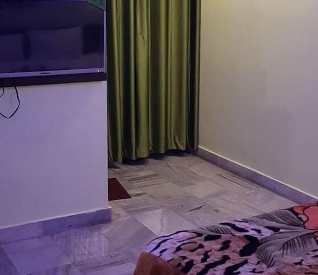 Отель Shantinivas