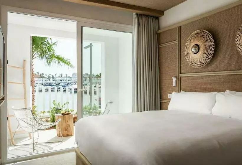 ホテル Lago Resort Menorca  Suites Del Lago Adults Only