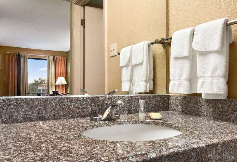 فندق Super 8 By Wyndham Hattiesburg North