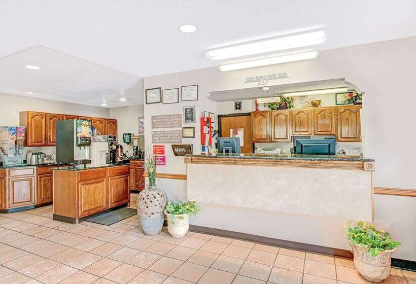 בית מלון כפרי Super 8 By Wyndham San Antonio/fiesta