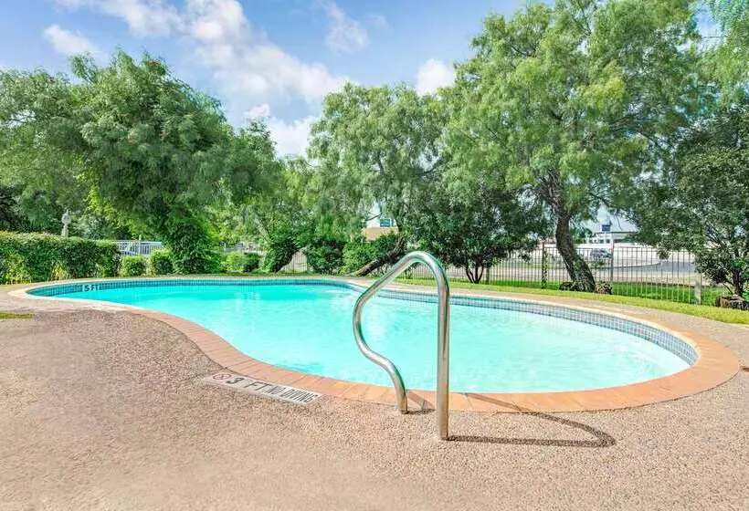 فندق Super 8 By Wyndham San Antonio/fiesta