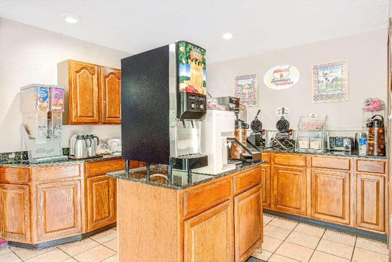 בית מלון כפרי Super 8 By Wyndham San Antonio/fiesta