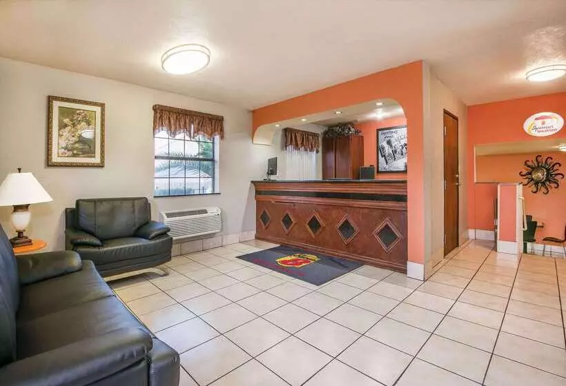 Hotelli Super 8 By Wyndham San Antonio/i35 North