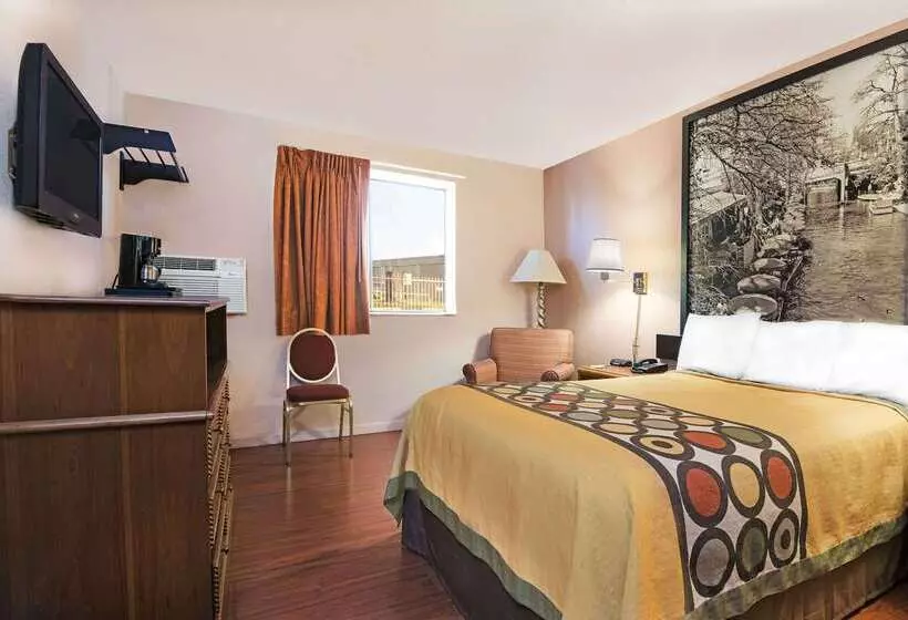 Hotelli Super 8 By Wyndham San Antonio/i35 North