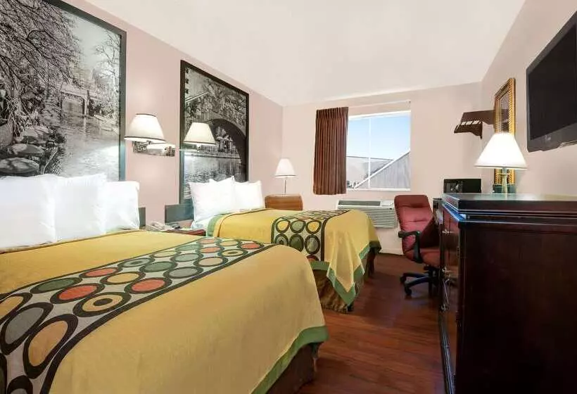 Hotelli Super 8 By Wyndham San Antonio/i35 North