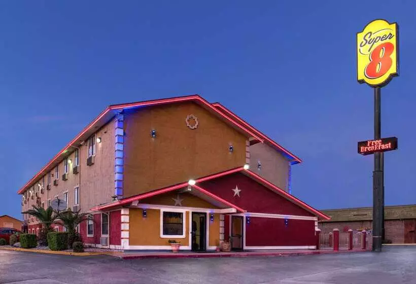 Hotelli Super 8 By Wyndham San Antonio/i35 North
