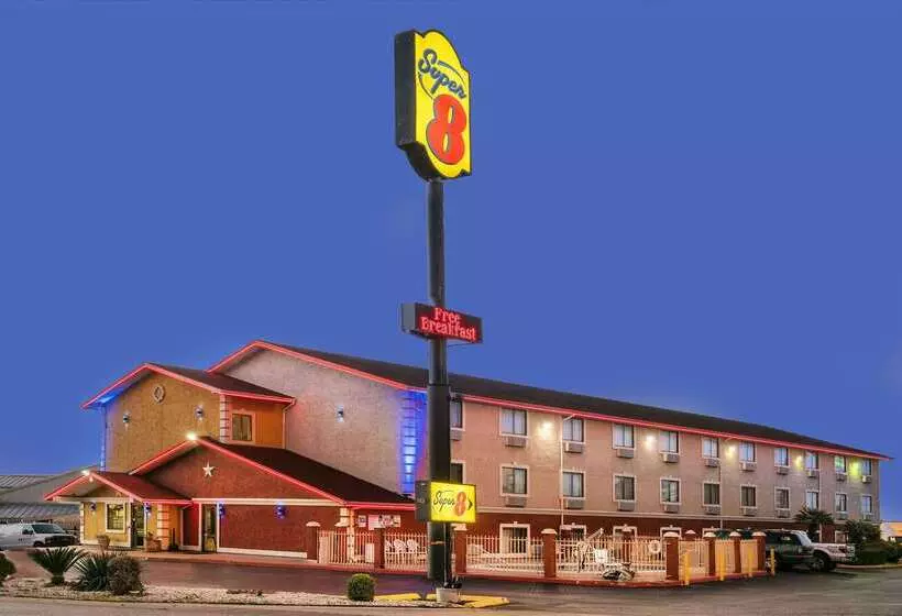 Hotelli Super 8 By Wyndham San Antonio/i35 North
