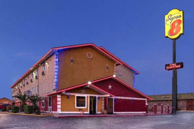 Hotelli Super 8 By Wyndham San Antonio/i35 North