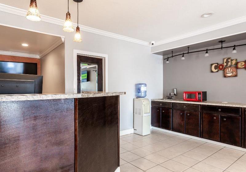 مُتل Augusta Downtown