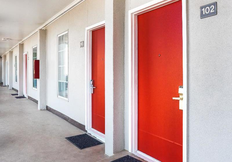 مُتل Augusta Downtown