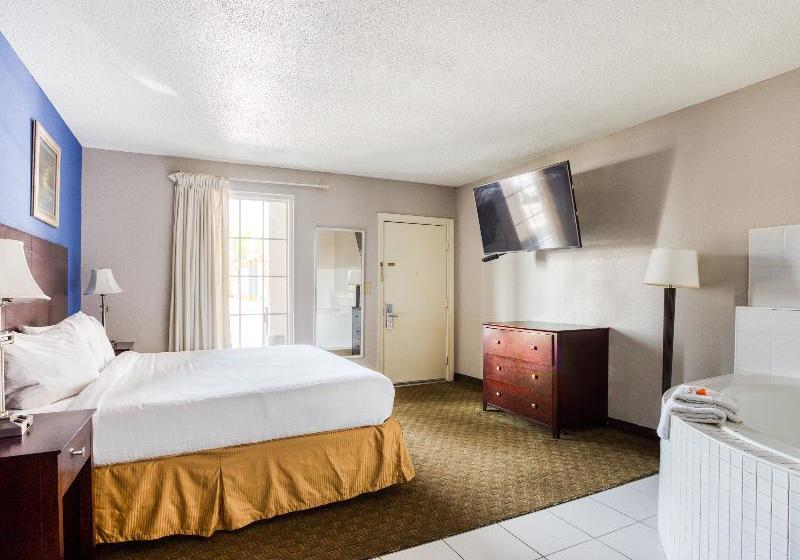 مُتل Augusta Downtown