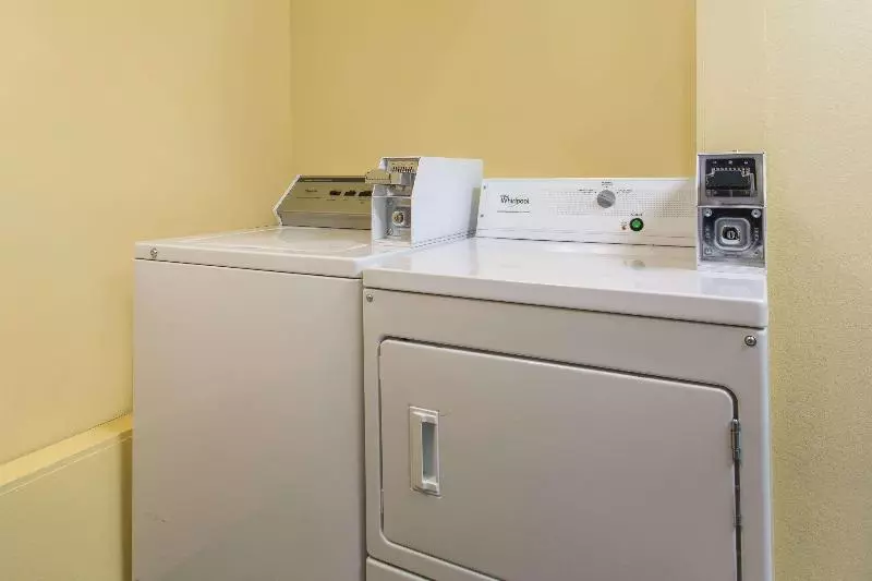 فندق على الطريق Days Inn By Wyndham Leominster/fitchburg Area