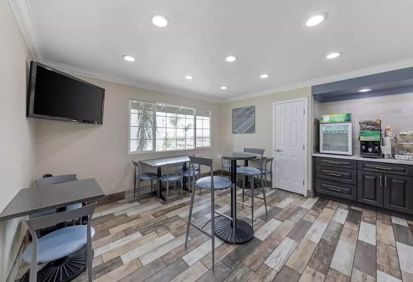 فندق على الطريق Quality Inn Kettleman City Near Hwy 41