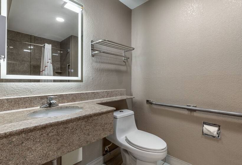 מוטל Red Roof Inn Suffolk