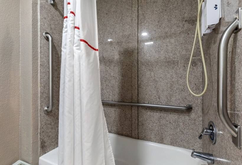 מוטל Red Roof Inn Suffolk