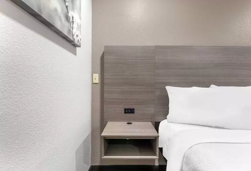 مُتل Red Roof Inn Suffolk