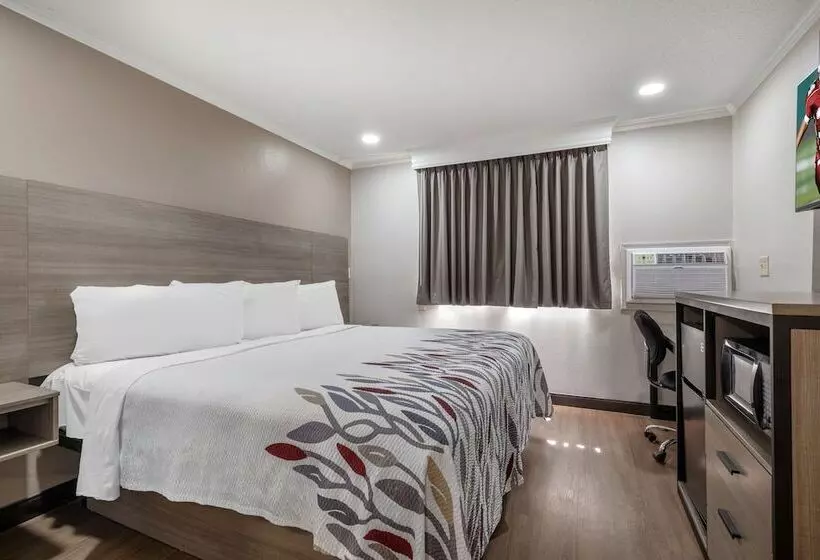 مُتل Red Roof Inn Suffolk