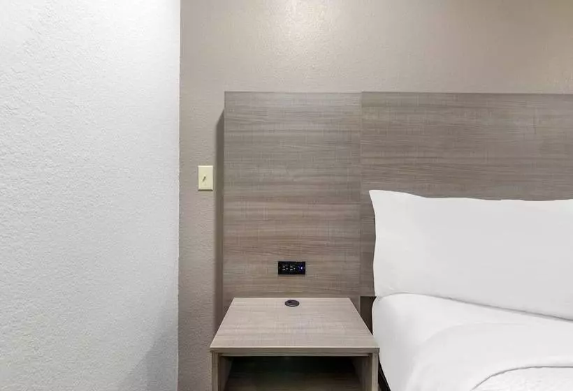 مُتل Red Roof Inn Suffolk