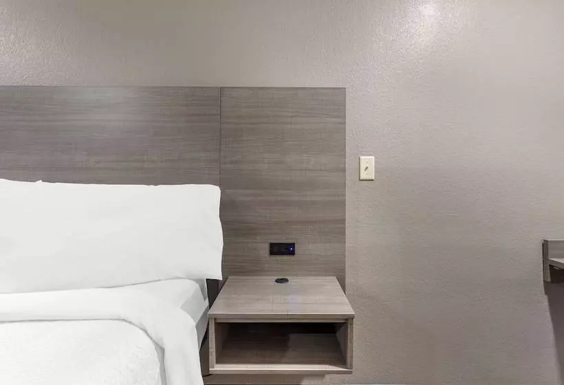 مُتل Red Roof Inn Suffolk