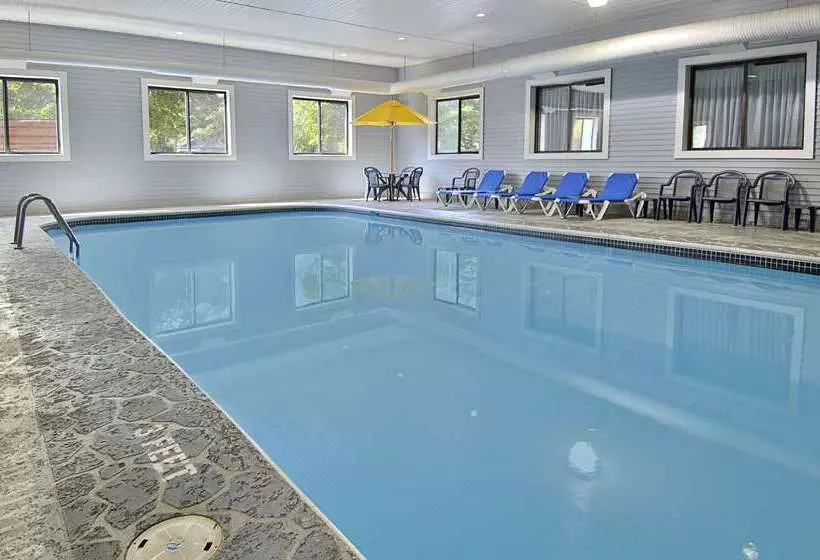 Motel Super 8 By Wyndham Bridgeview Of Mackinaw City