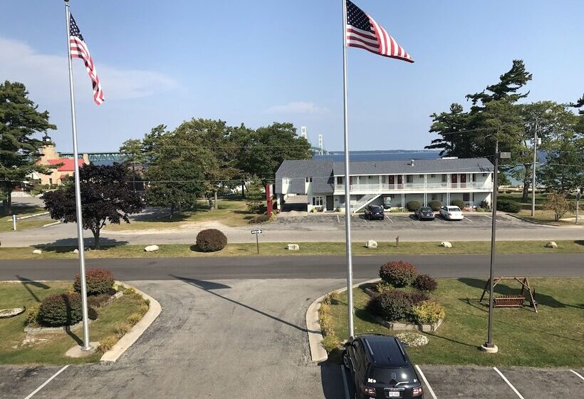 مُتل Super 8 By Wyndham Bridgeview Of Mackinaw City