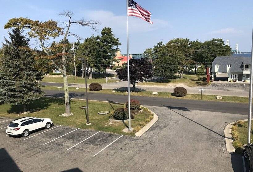 مُتل Super 8 By Wyndham Bridgeview Of Mackinaw City