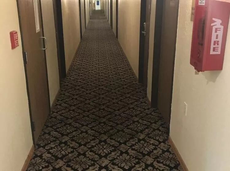 Motel Super 8 By Wyndham Bridgeview Of Mackinaw City