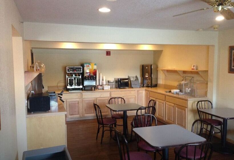 مُتل Super 8 By Wyndham Bridgeview Of Mackinaw City