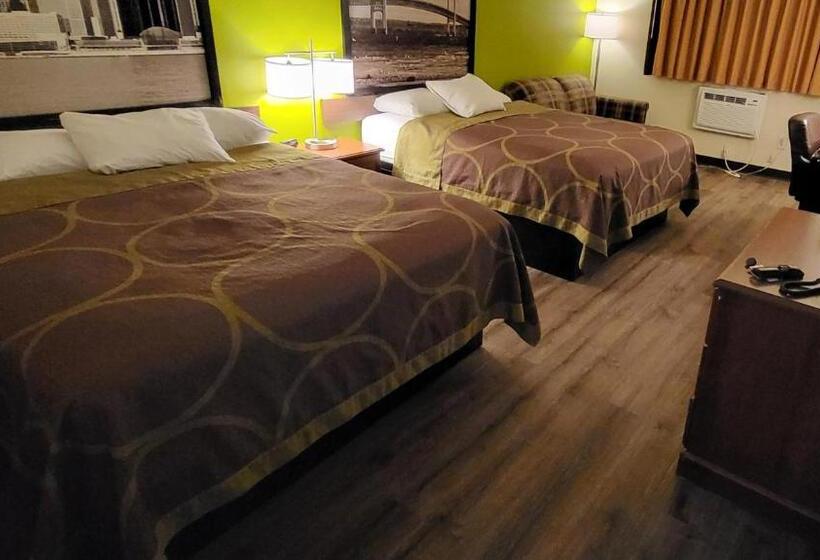 فندق على الطريق Super 8 By Wyndham Canton/livonia Area