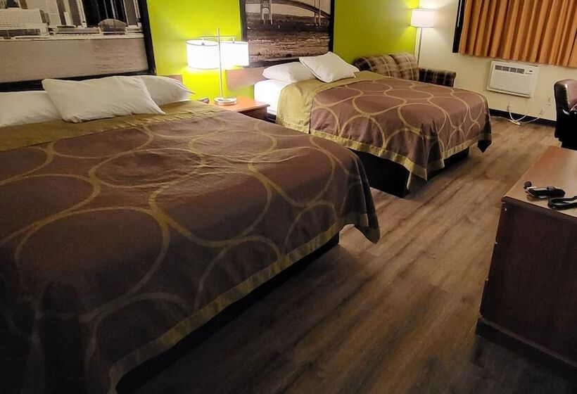 فندق على الطريق Super 8 By Wyndham Canton/livonia Area