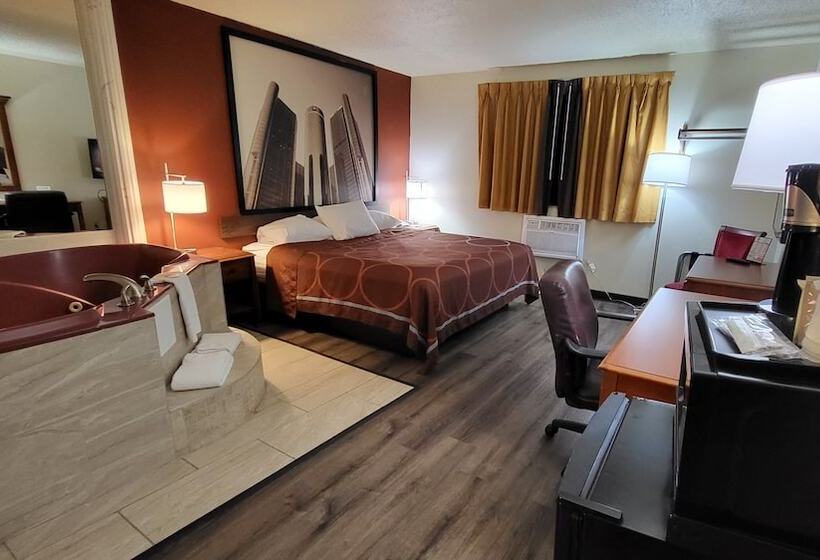 فندق على الطريق Super 8 By Wyndham Canton/livonia Area