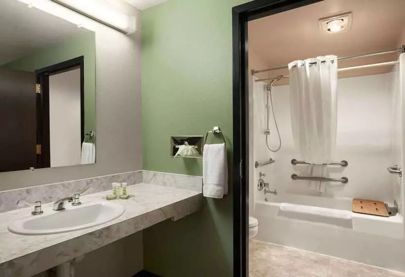 Мотель Super 8 By Wyndham Conrad