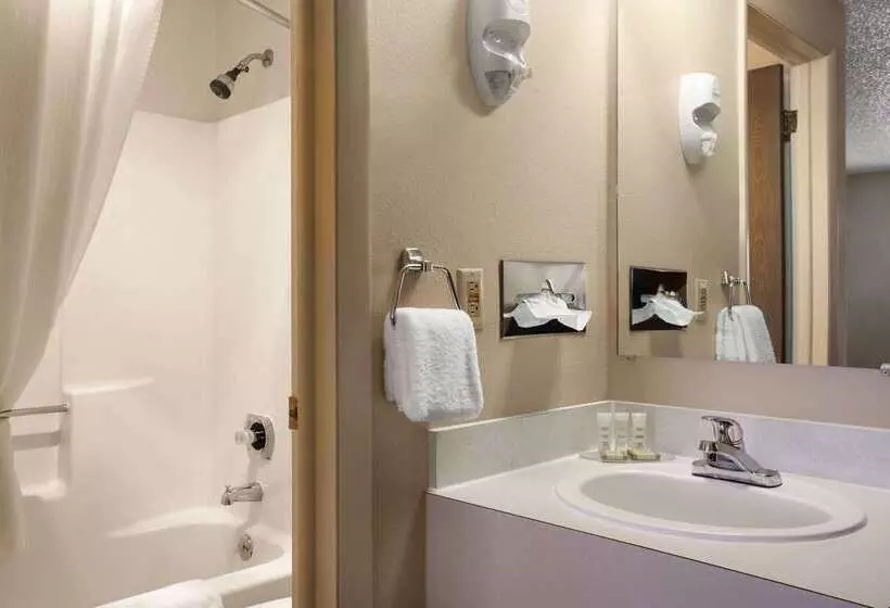 Мотель Super 8 By Wyndham Conrad