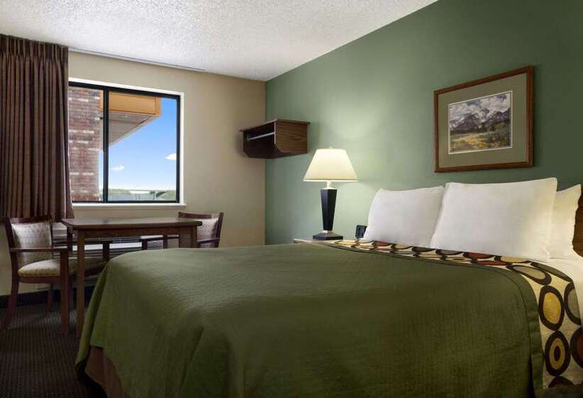 فندق على الطريق Super 8 By Wyndham Conrad