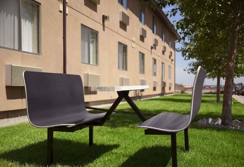 فندق على الطريق Super 8 By Wyndham Conrad