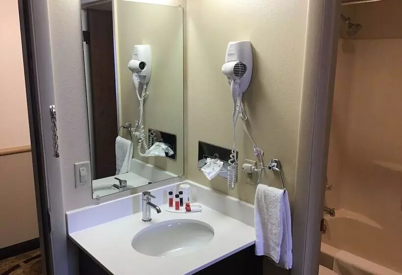 Мотель Super 8 By Wyndham Conrad